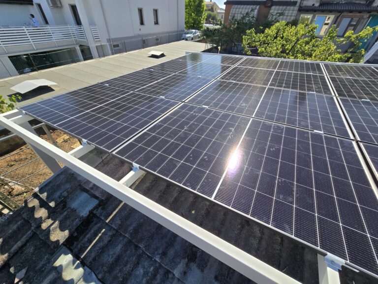 pannelli impianto fotovoltaico con batterie di accumulo verona