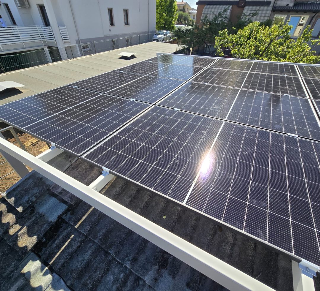 pannelli impianto fotovoltaico con batterie di accumulo verona
